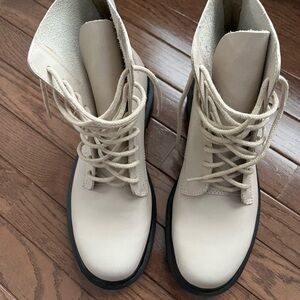 Men’s/Women's Cream Lace-Up Boots 8 Eyelet Pascal in Men’s Size 9